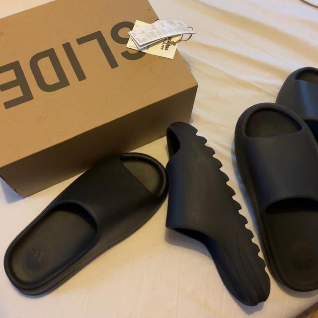 Yeezy Women's Slides - Black - UK 9 on Productcaster.