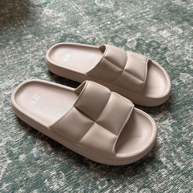 H&M Women's Slides - Cream - UK 5.5 on Productcaster.