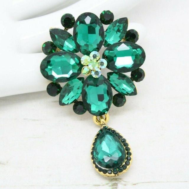 Vintage Women's Brooch - Green/Gold on Productcaster.