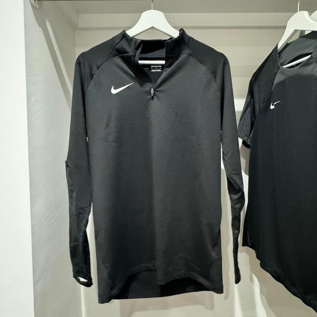 Nike Men's Jumper - Black - M on Productcaster.