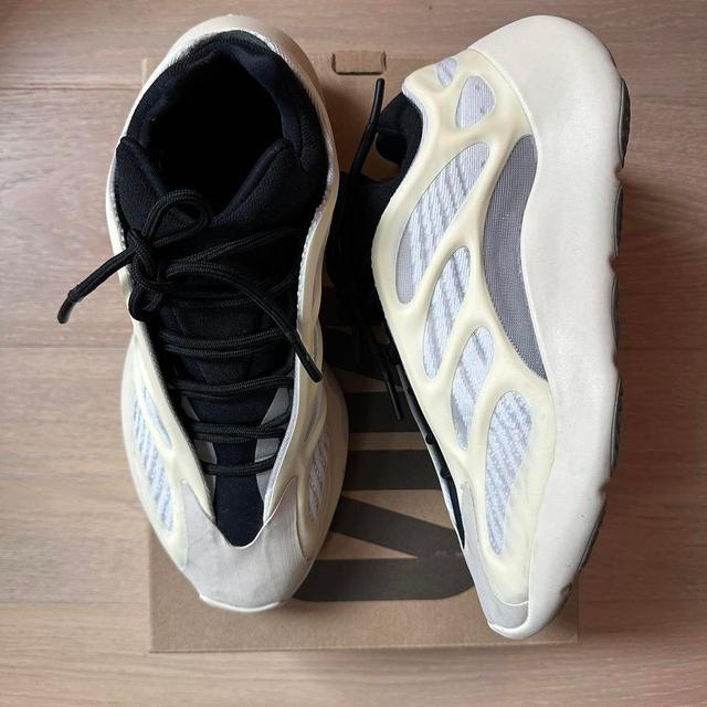 Yeezy Men's Trainers - Cream - UK 7.5 on Productcaster.