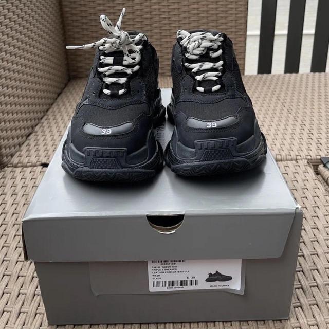 Balenciaga Men's Trainers - Black - UK 5 on Productcaster.