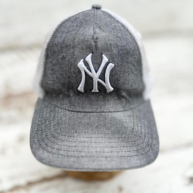 MLB Men's Caps - White/Grey on Productcaster.