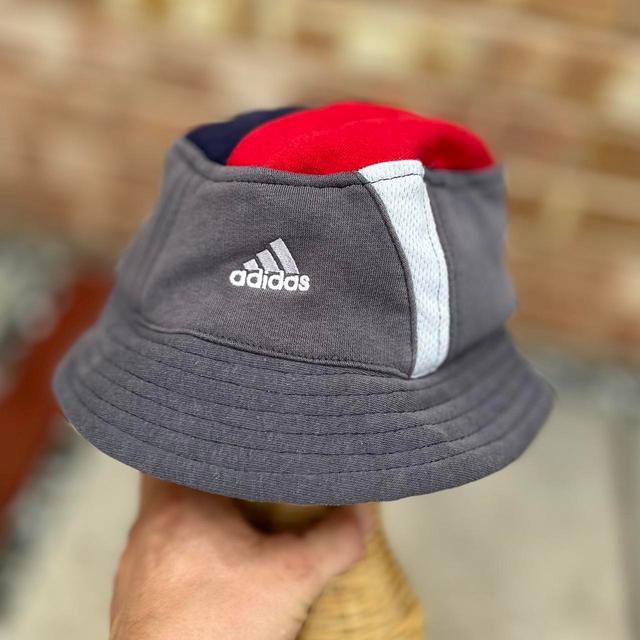 Adidas Men's Bucket hats - White/Grey on Productcaster.