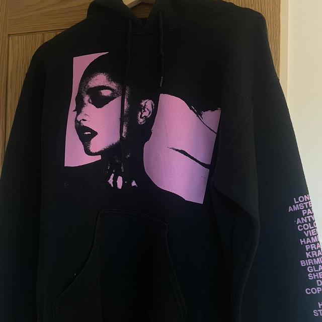 Ariana Grande Women's Hoodie - Black/Pink - S on Productcaster.