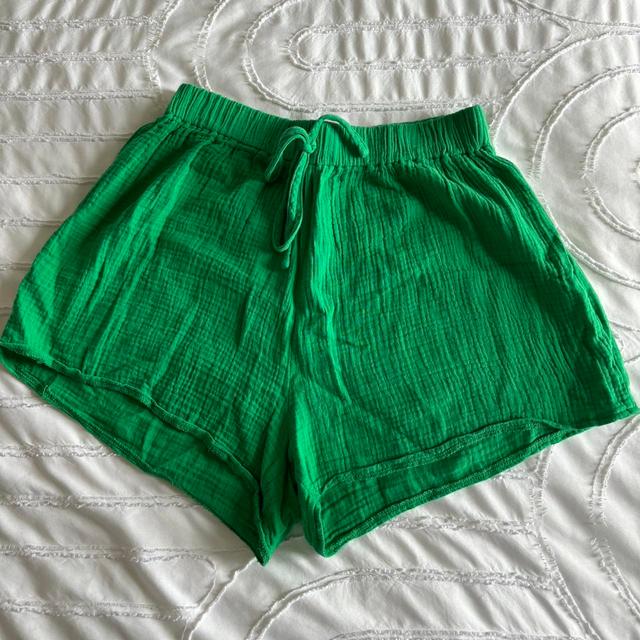 SHEIN Women's Shorts - Green - L on Productcaster.