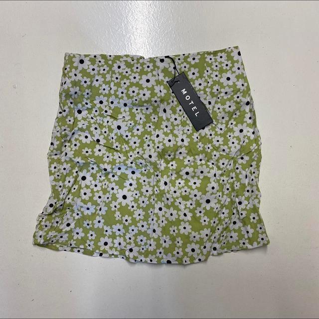 Motel Women's Skirt - Green - L on Productcaster.