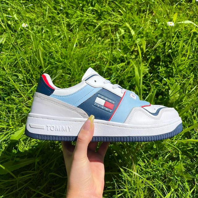 Tommy Hilfiger Women's Trainers - White/Blue - UK 6.5 on Productcaster.