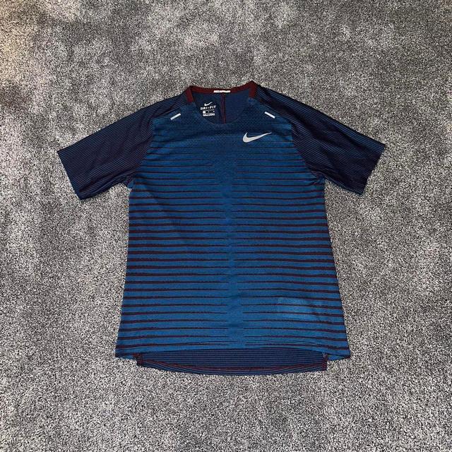 Nike Men's T-shirt - Navy/Blue - M on Productcaster.