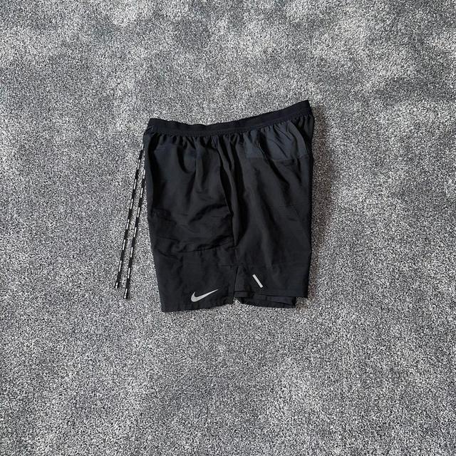 Nike Men's Shorts - Black - M on Productcaster.