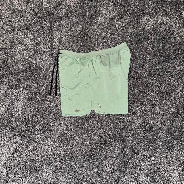 Nike Men's Shorts - Green - L on Productcaster.