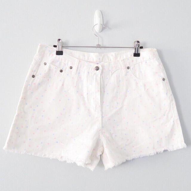 Women's Shorts - White - 34" on Productcaster.