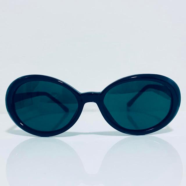 Vintage Women's Round Sunglasses - Black on Productcaster.