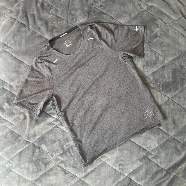 Nike Men's T-shirt - Grey/Silver - M on Productcaster.