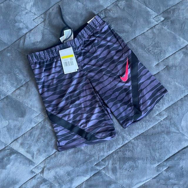 Nike Men's Shorts - Navy - L on Productcaster.