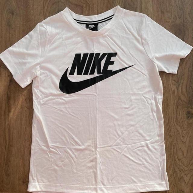 Nike Women's T-shirt - White - 8 on Productcaster.