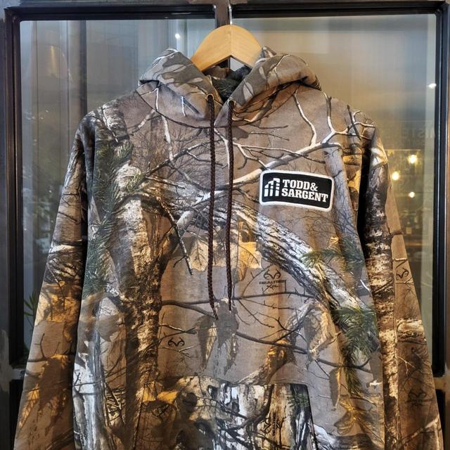 Realtree Men's Hoodie - Multi/Khaki - L on Productcaster.