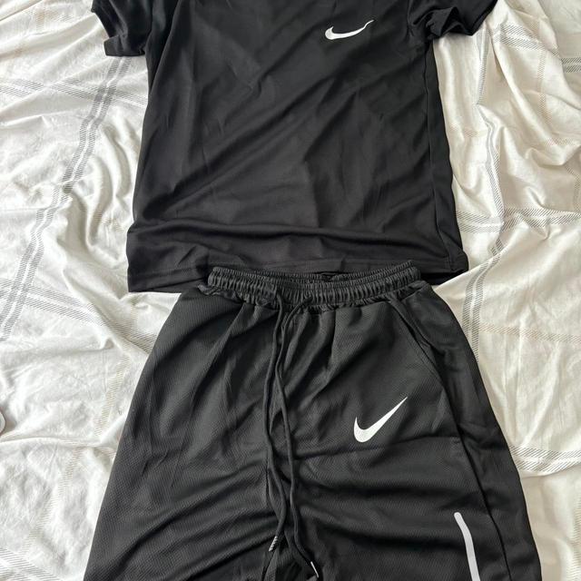 Nike Men's Shorts - Black - M on Productcaster.