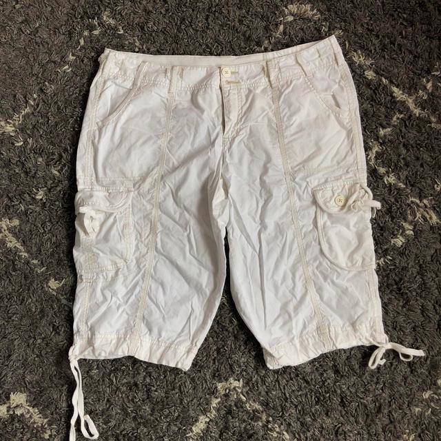 Calvin Klein Women's Shorts - White - L on Productcaster.