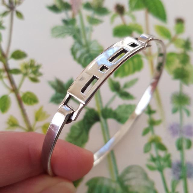 Vintage Women's Bracelet - Silver on Productcaster.