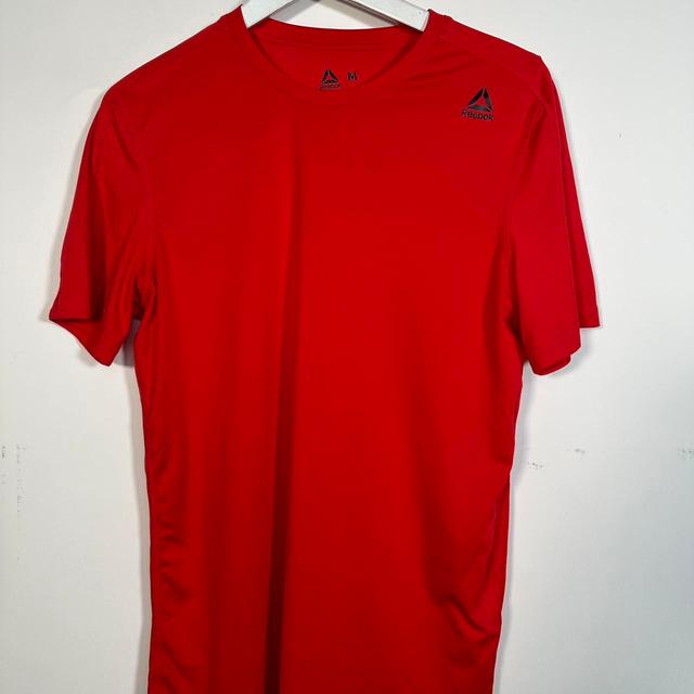 Reebok Men's T-shirt - Red - M on Productcaster.