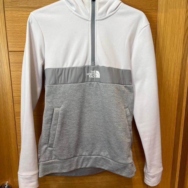 The North Face Kids' Hoodie - White/Grey on Productcaster.