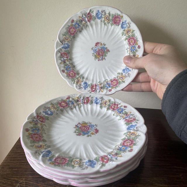 Preloved Dinnerware - Multi on Productcaster.