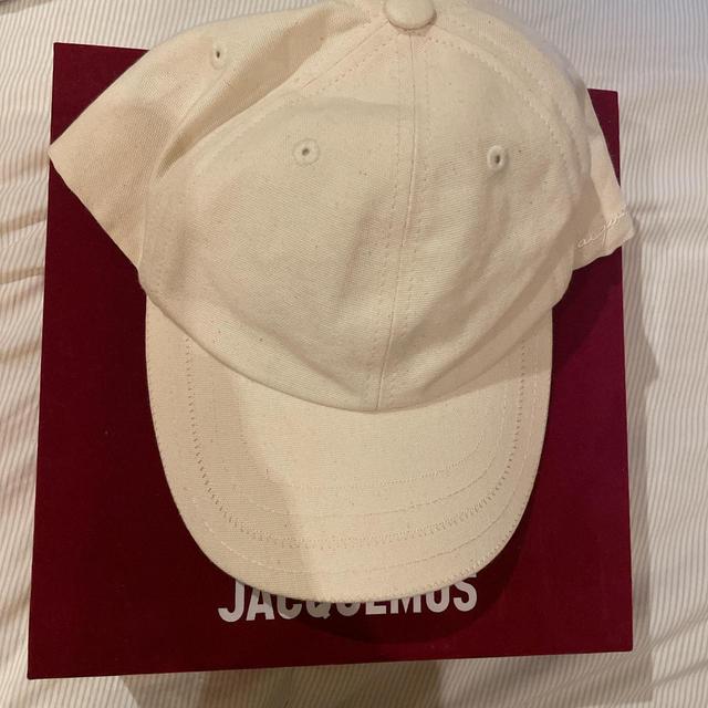 Jacquemus Women's Caps - Cream on Productcaster.