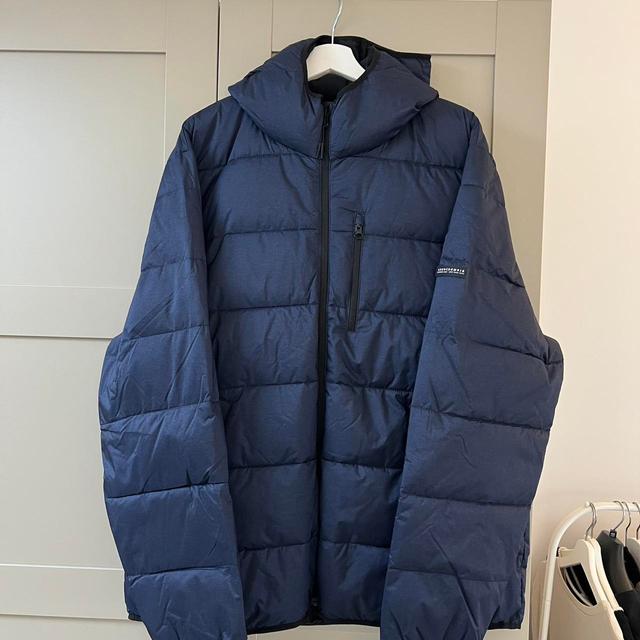 Abercrombie & Fitch Men's Puffer Jacket - Navy/Blue - XXL on Productcaster.