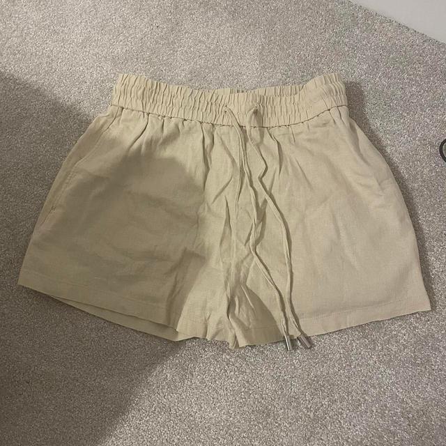 Zara Women's Shorts - Tan/Cream - S on Productcaster.