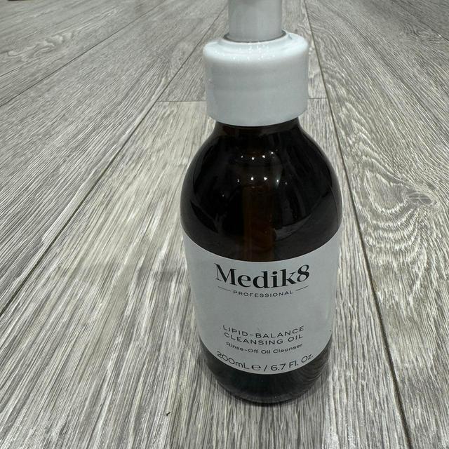 Medik8 Moisturisers - Brown/White on Productcaster.