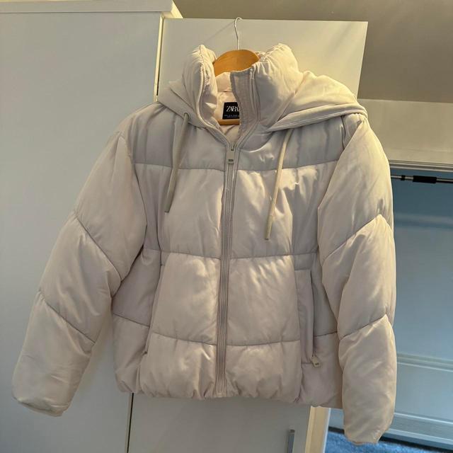 Zara Women's Puffer - Cream - S on Productcaster.