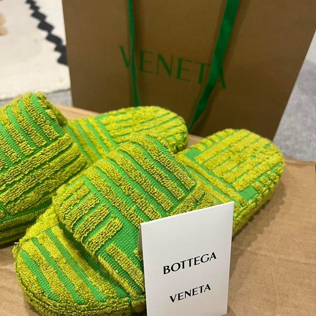 Bottega Veneta Men's Slides - Green - UK 5.5 on Productcaster.