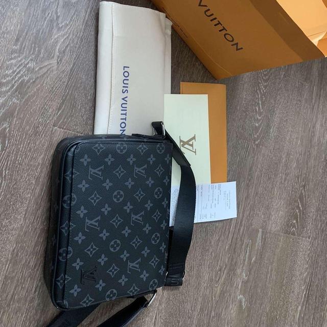 Louis Vuitton Men's Bag - Black on Productcaster.