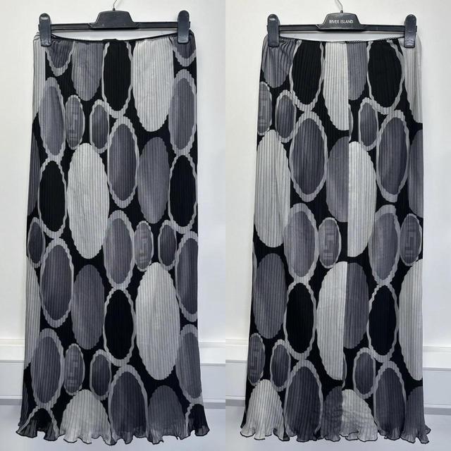 Versace Women's Skirt - Grey - M on Productcaster.