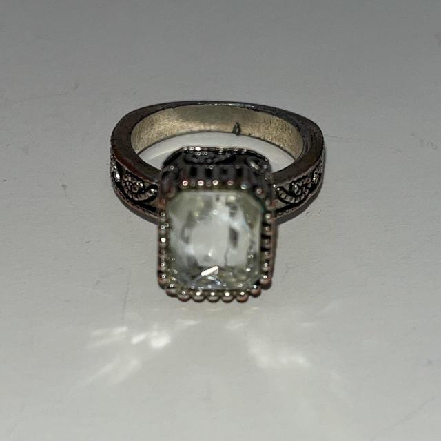 Preloved Women's Ring - Silver on Productcaster.