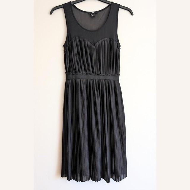 H&M Women's Pleated Dress - Black - 8 on Productcaster.