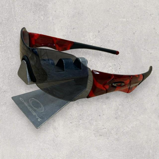 Oakley Men's Sunglasses - Black/Red on Productcaster.