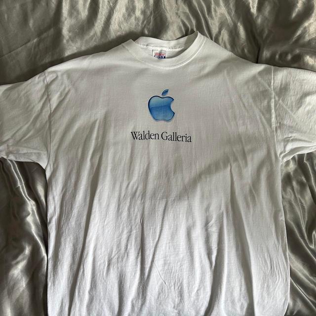 Apple Men's T-shirt - White - XL on Productcaster.