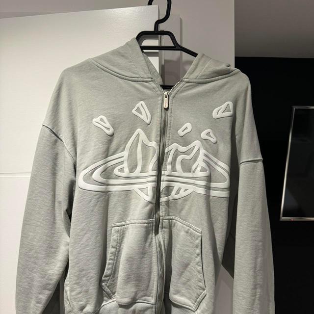 Broken Planet Men's Hoodie - Grey/Green - S on Productcaster.