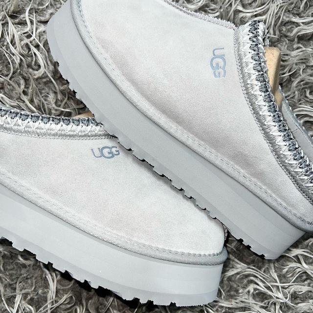 UGG Women's Slippers - Grey/White - UK 6 on Productcaster.