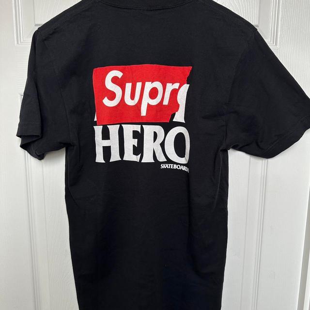 Supreme Men's T-shirt - Black/Red - M on Productcaster.