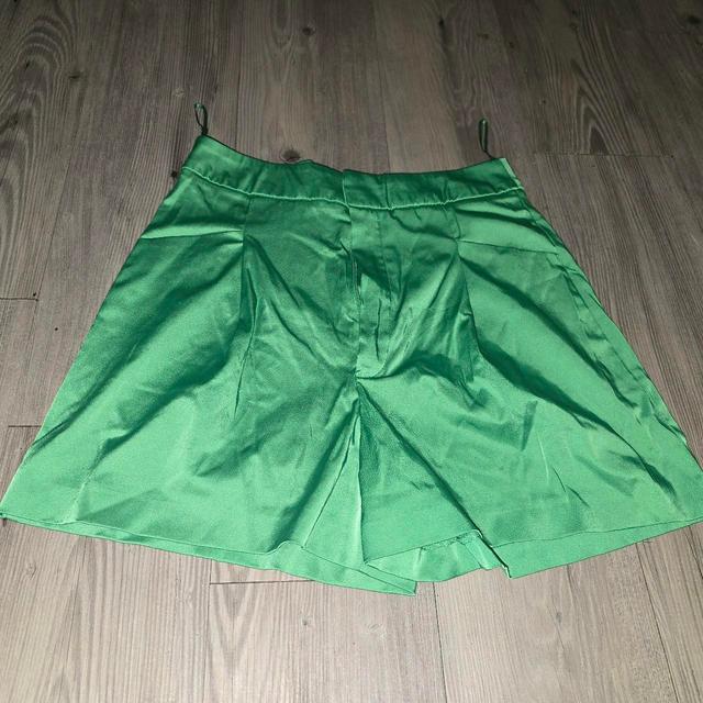 Zara Women's Shorts - Green - XS on Productcaster.