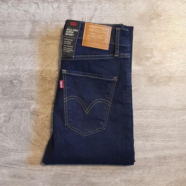 Levi's Women's High waisted Jeans - Blue - 28" on Productcaster.