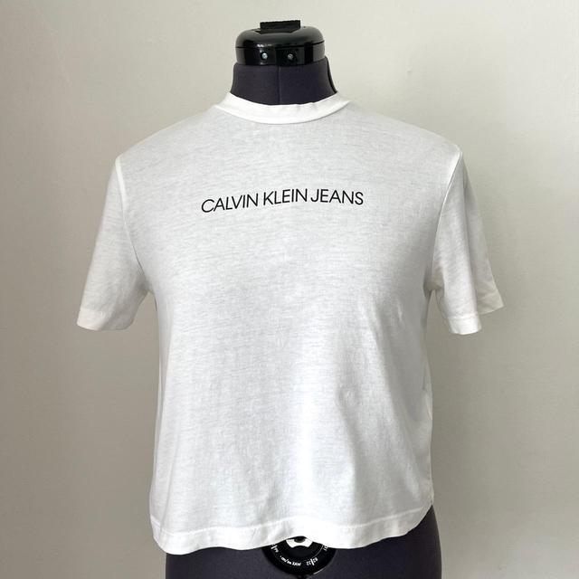 Calvin Klein Jeans Women's T-shirt - White - XS on Productcaster.