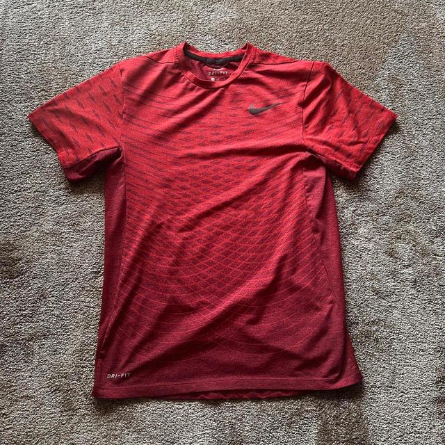 Nike Men's T-shirt - Red/Burgundy - S on Productcaster.