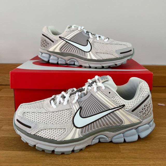 Nike Men's Trainers - Grey/White - UK 8.5 on Productcaster.