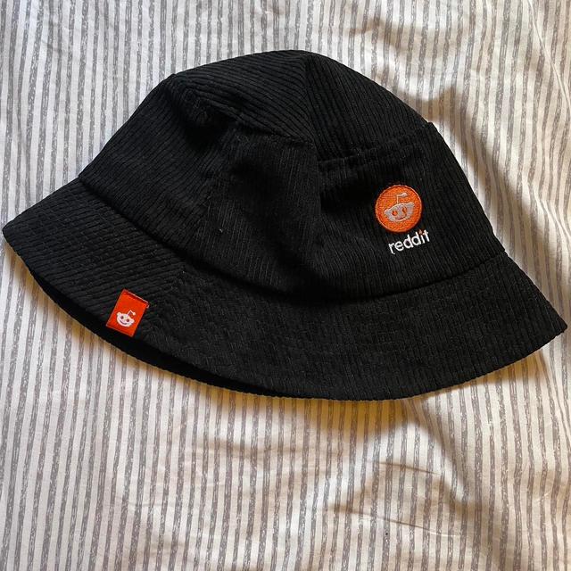 Men's Bucket hats - Black on Productcaster.