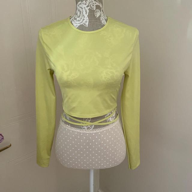 H&M Women's Crop top - Yellow/Green - 10 on Productcaster.