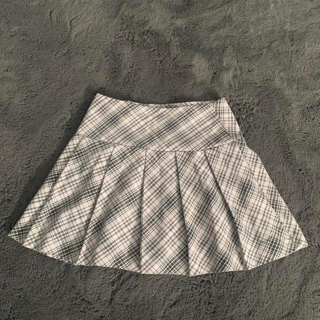 H&M Women's Going out Skirt - Grey - UK 6 on Productcaster.